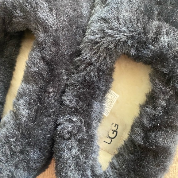 UGG black faux fur sugar sole slippers!🖤😎🖤hard to find but here they are!!! - Picture 1 of 10